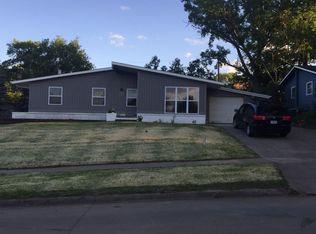 801 Woodside Dr, Iowa City, IA 52246