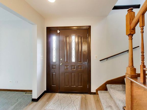 3rd image of 107 W Washington St