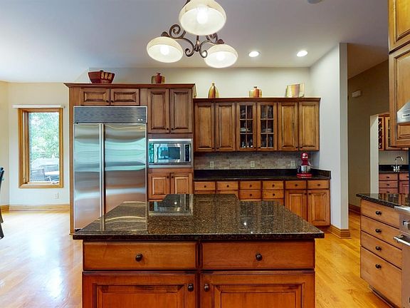 3rd image of 372 Buena Vista Dr