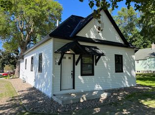 104 6th Ave E, Ellendale, MN 56026