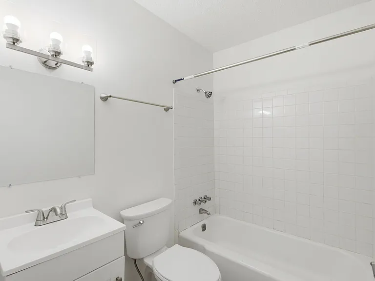 1824 Grayson St — Photo 2
