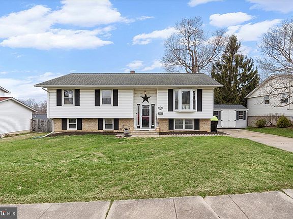 3rd image of 1918 Bayberry Rd