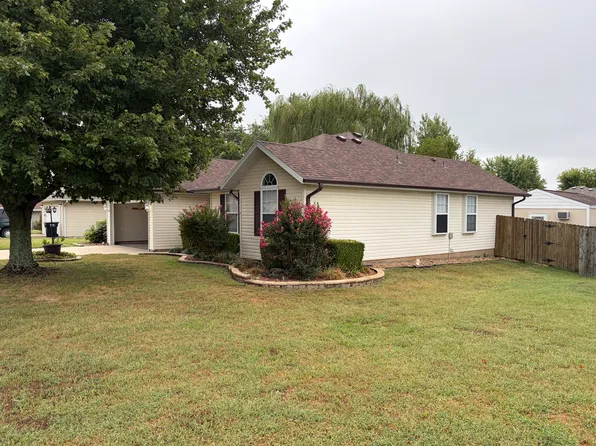 2702 E Lee St, Republic, MO 65738