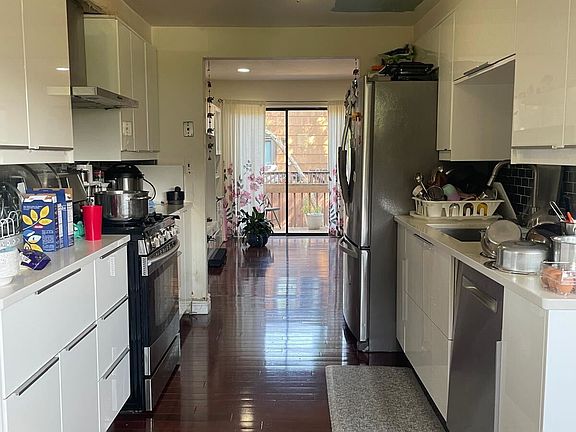 Modular Kitchen with Stainless Steel appliances Gas Range, Refrigerator Dishwasher