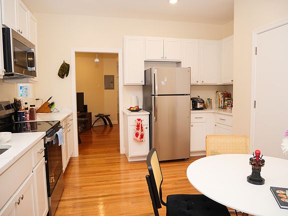 4th image of 10 Beals St