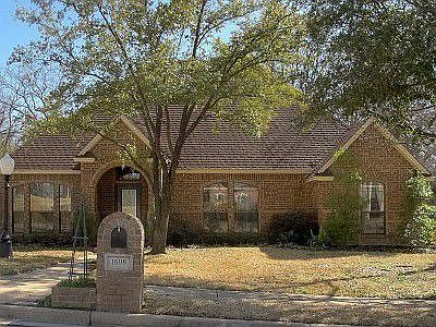 1st image of 1608 Briar Dr