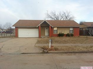 17641 S Santa Fe Pl, Mounds, OK 74047