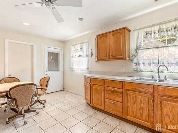 3rd image of 44 Garfield Pl