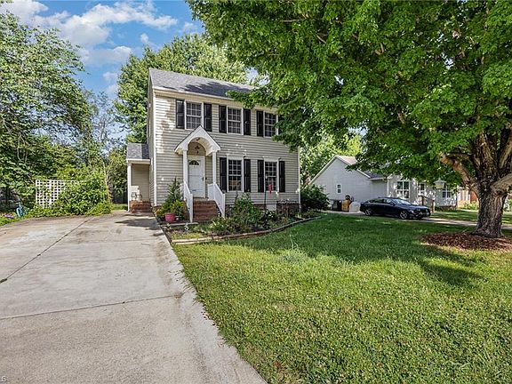 2nd image of 207 Sullivan Ct
