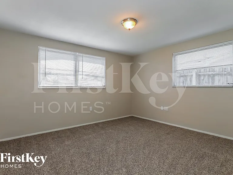 10805 Piccadilly Rd — Photo 10