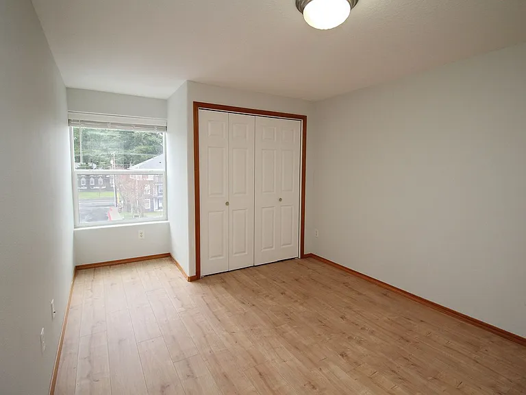 683 NE 162nd Ave — Photo 15