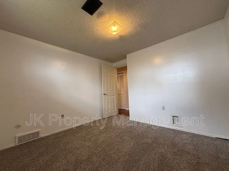 921 Avenue B NW — Photo 24