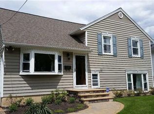 55 Highland St E, Massapequa, NY 11758