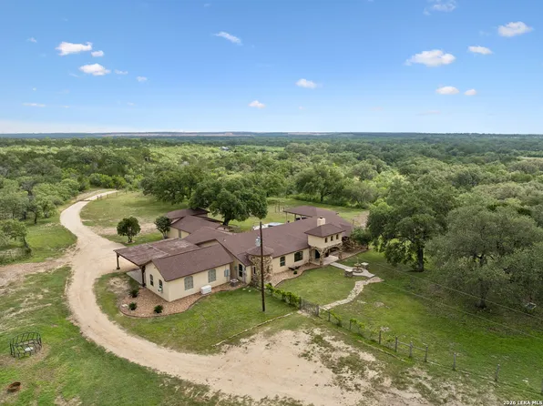 741 County Road 351, Hondo, TX 78861