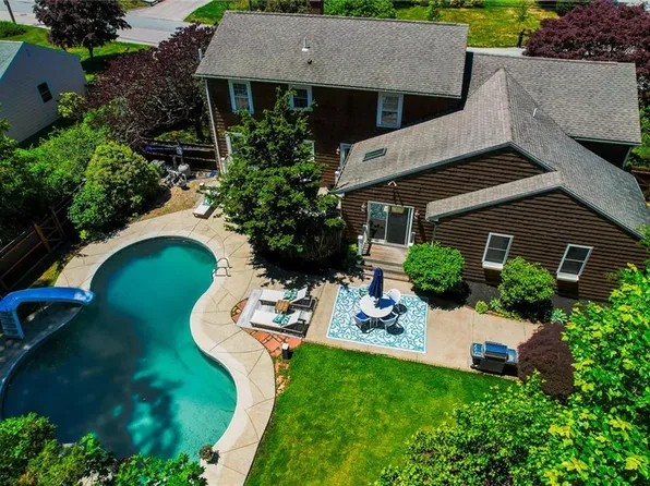 122 Sylvan Dr, East Greenwich, RI 02818