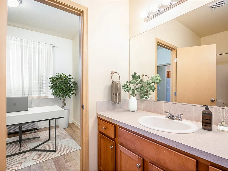 1497-1549 NE Market Dr — Photo 36