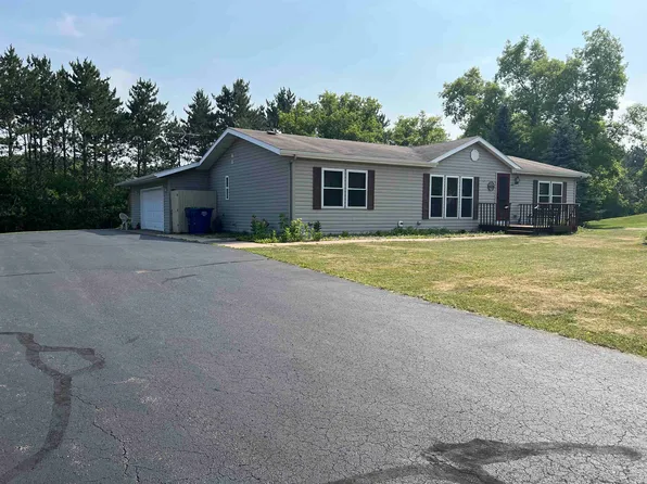 365 King Olavs Ln, Iola, WI 54945