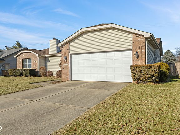 3rd image of 3810 Briar Hill Way