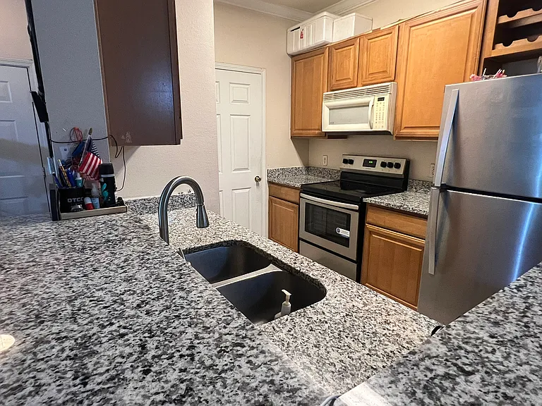 18103 Sterling Gate Cir — Photo 9