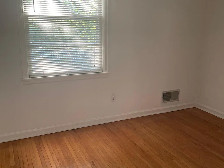 308 16th Ave NW — Photo 8