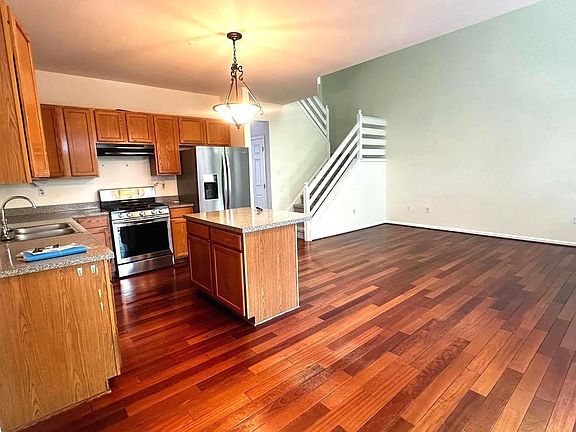5th image of 108 Stratford Ct