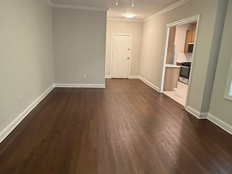 61 Duncan Ave Apartments — Photo 6