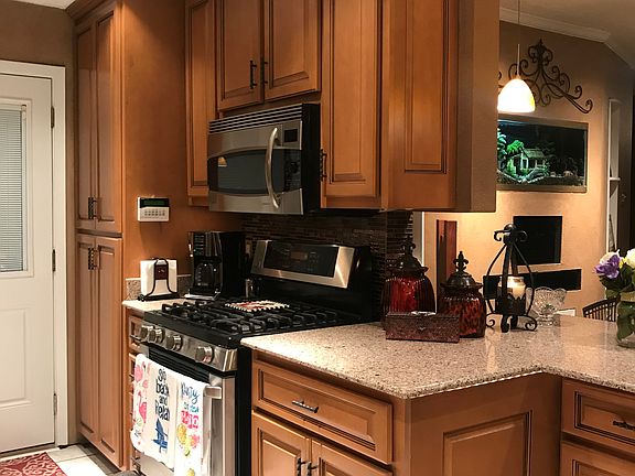 4th image of 352 Sugarpine Dr