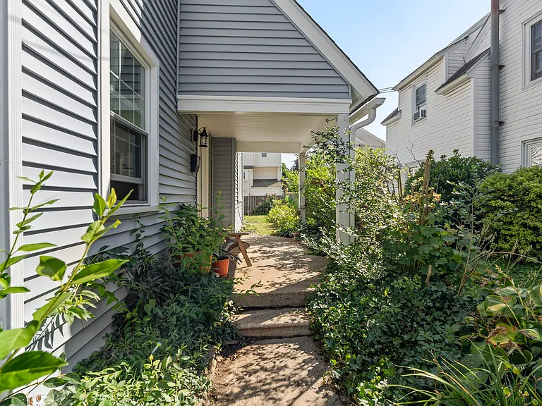 225 Trent Rd — Photo 4
