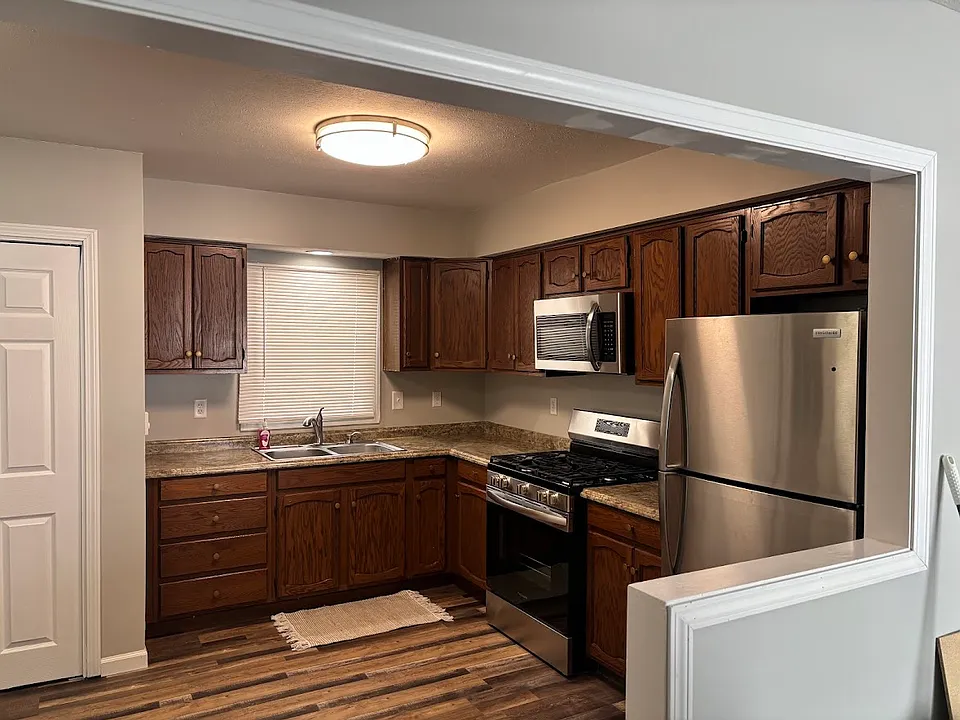 kitchen all new appliances Refrigerator, Stove and microwave.