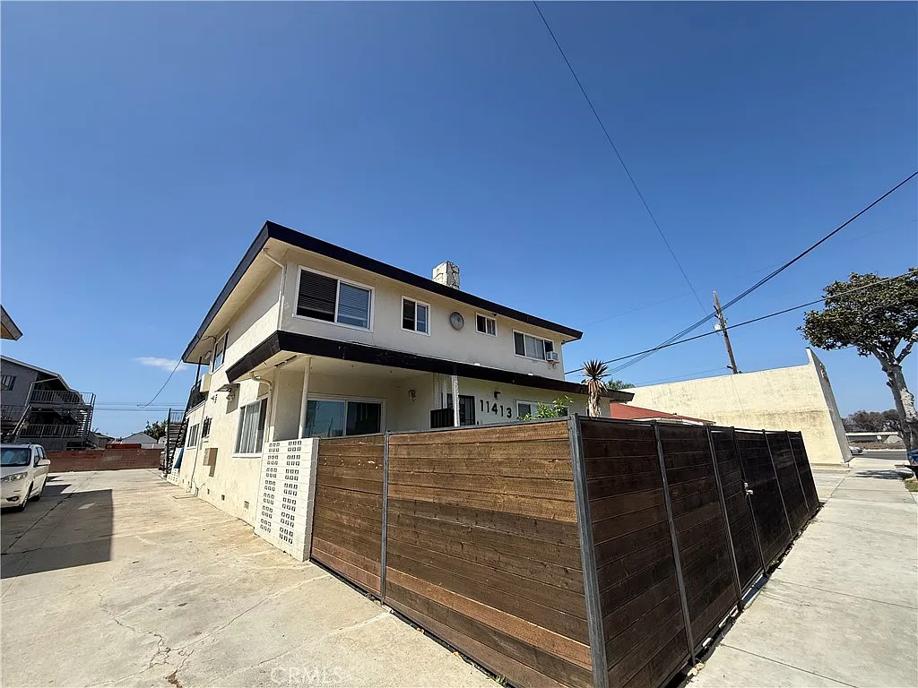 2 bed, 800 sqft, $2,295 — Photo 2