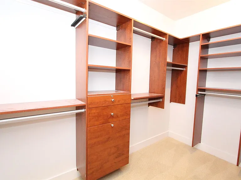 1090 Oakwood Dr — Photo 18