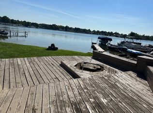 14220 Dartmouth St, Fenton, MI 48430