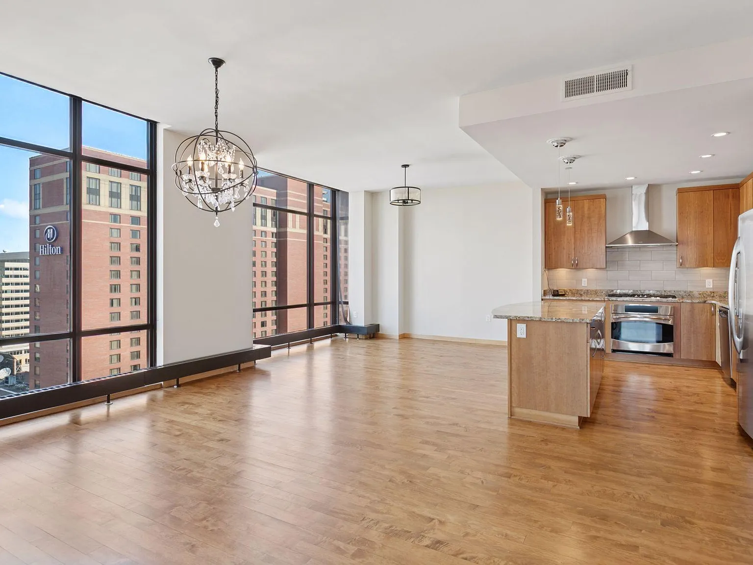 2 bed, 2.0 bath, 1995 sqft, $3,895 — Photo 3