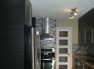 209 Surrey Gdns NW #1A, Edmonton, AB T5T1Z3