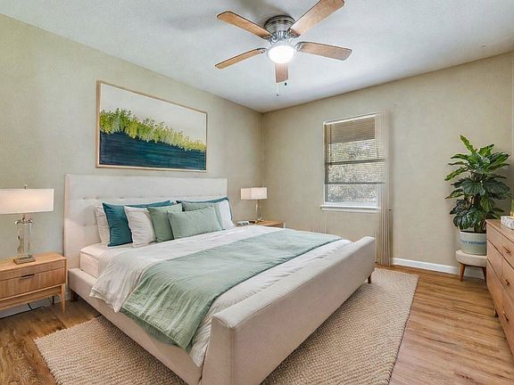 4th image of 10000 Olmos Dr