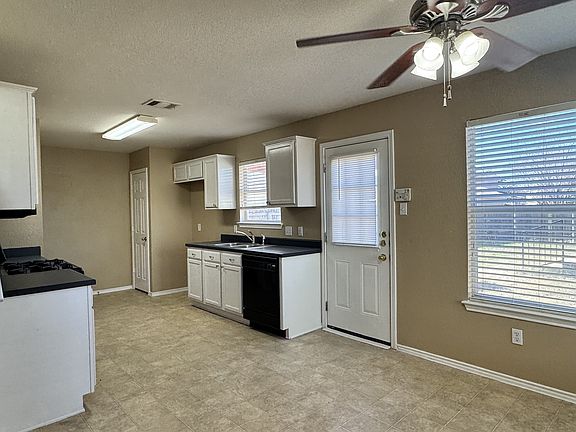 4th image of 2712 Fairview Dr