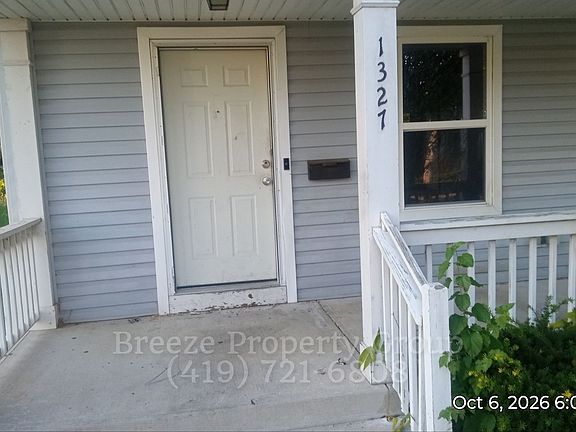 4th image of 1327 N Michigan St