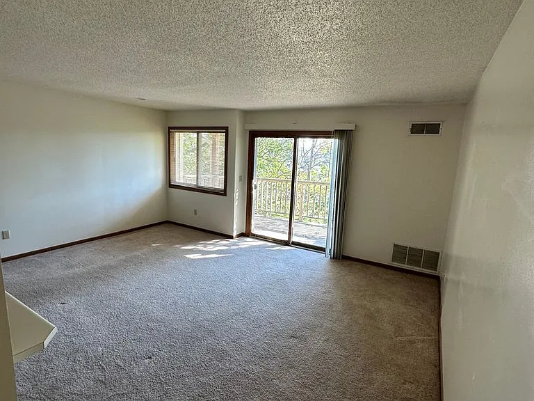 36 Plex - Village Green Apartments — Photo 16