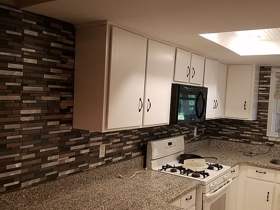 4th image of 2223 Surrey Ct