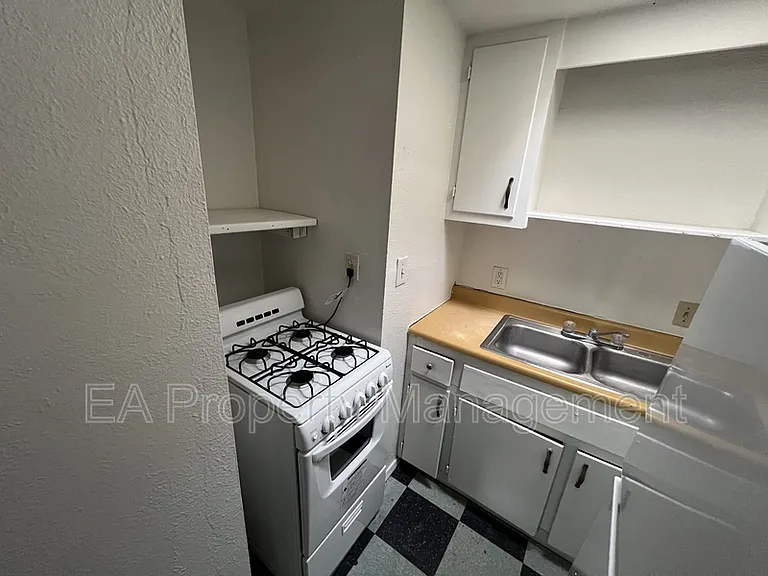 123 Walter St NE #4 — Photo 6