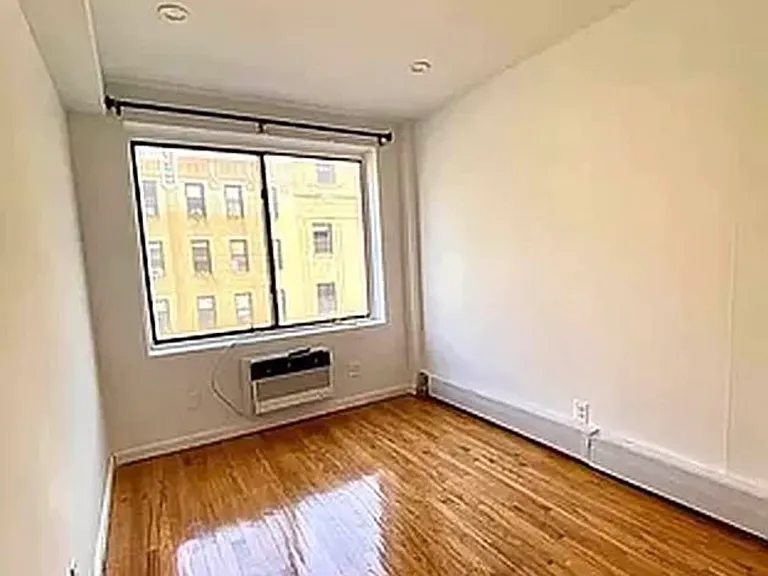 530 W 47th St #6D — Photo 7