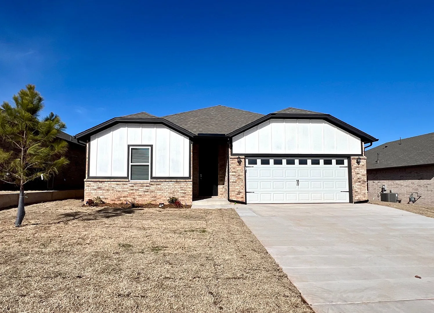 3 Bedroom 2 Bathroom 2 Car Garage Home In Oakdale School District — Photo 1