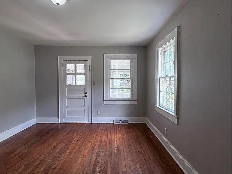 415 Circle Dr W — Photo 5