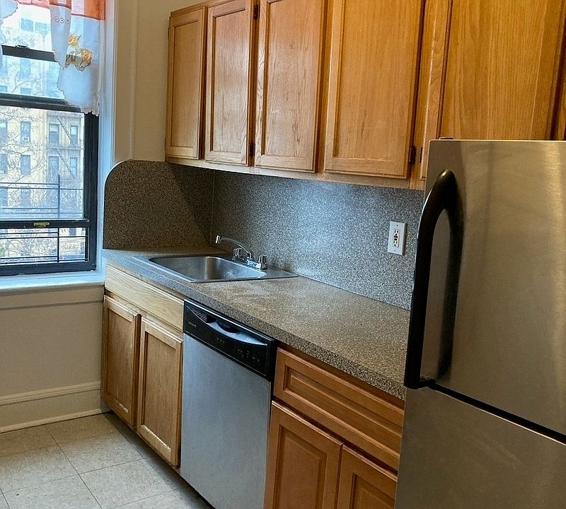 1st image of 1632 E 18th St