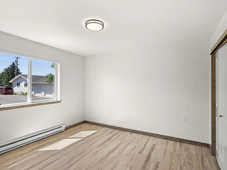 Pineview Apartments — Photo 8