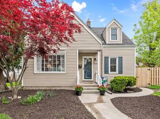 1030 E Colfax Pl, Whitefish Bay, WI 53217