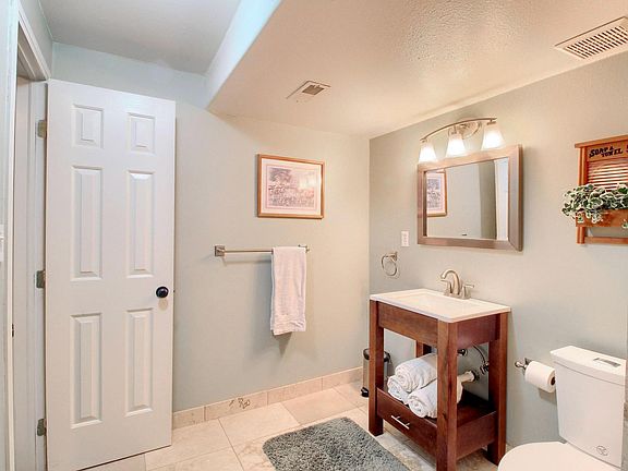 2nd image of 520 Campo Way