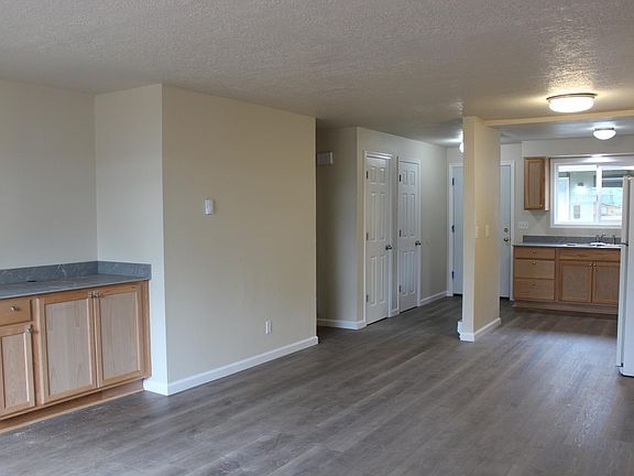3rd image of 527 SE Walnut St Unit B