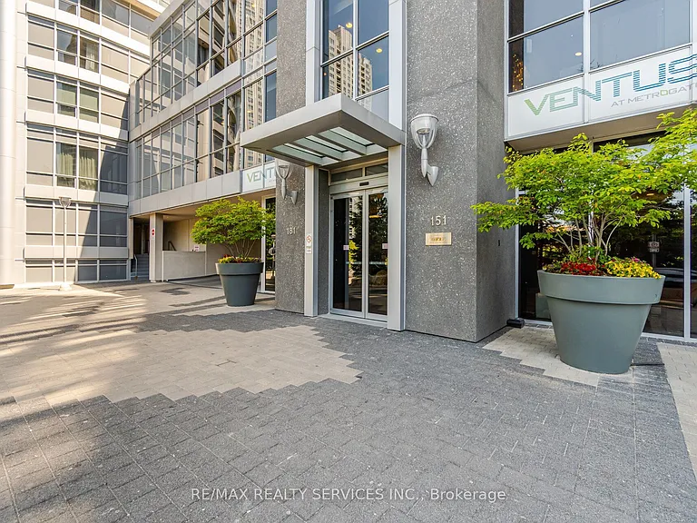 151 Village Green Sq #206 — Photo 2