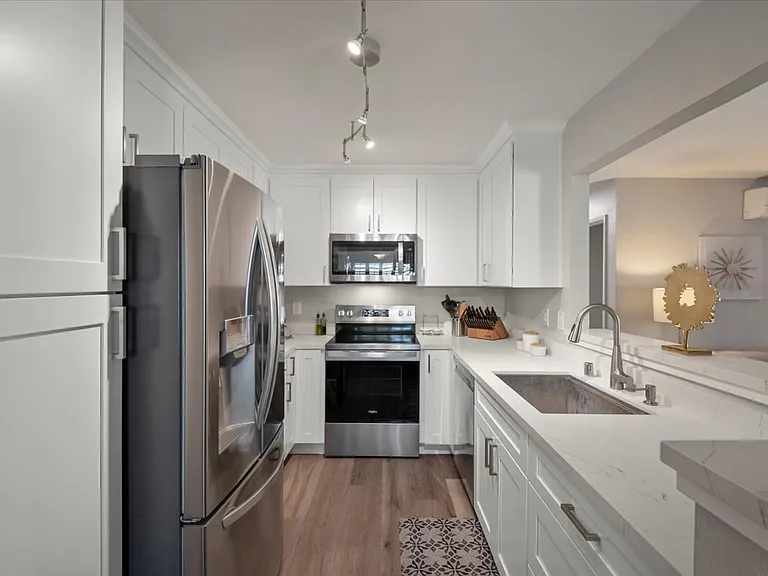 1414 Alma Way — Photo 1